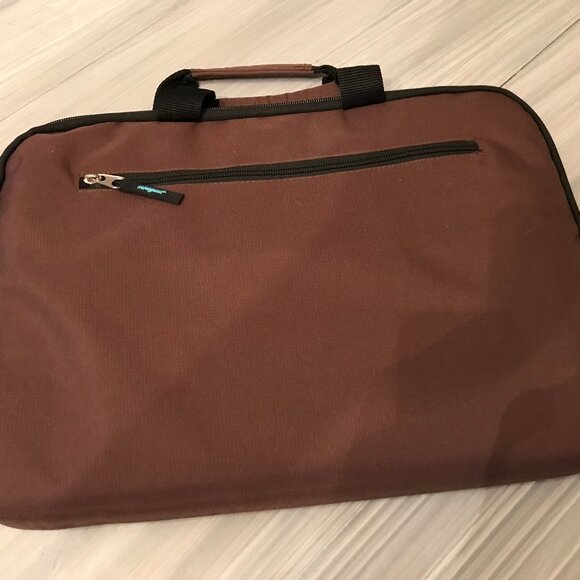 Tracker Laptop Computer Case - Picture 2 of 3